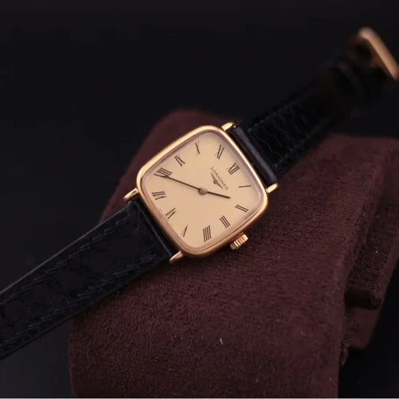 1980s Longines Women’s Dress Watch
Manual-Winding, Gold-Plated
Ref. No. 817-1171 - Picture 3 of 13